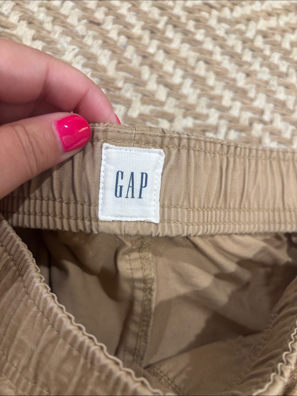 GAP Men's Drawstring Athletic Shorts in Tan - Picture 3 of 5
